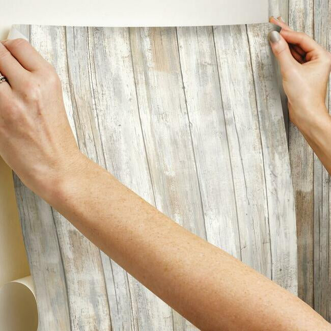 RoomMates Peel&amp;Stick sisustustapetti Distressed Wood 