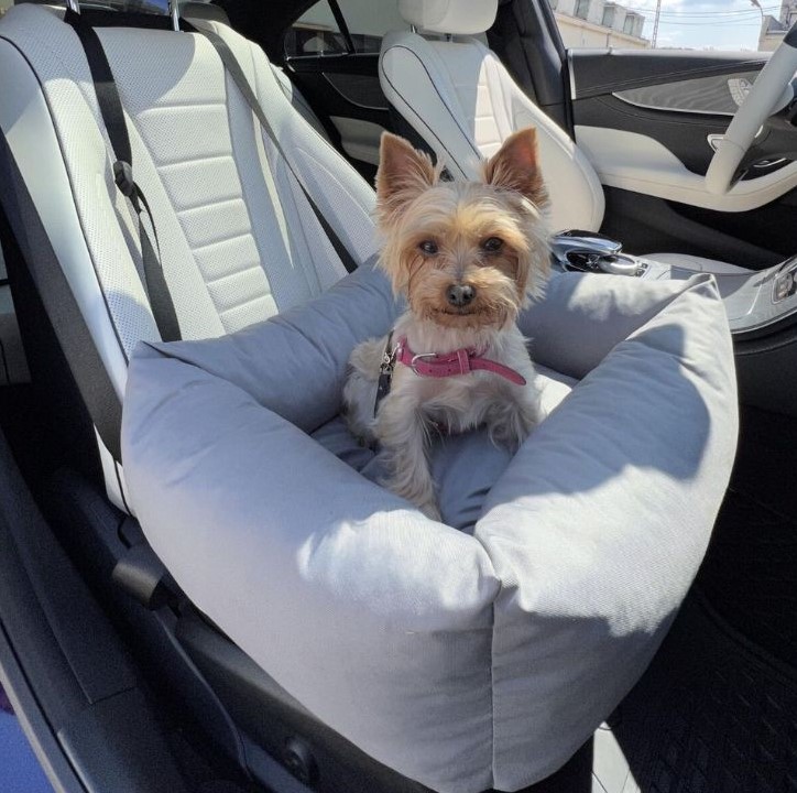 Viksu Turva koiran autoistuin harmaa 50×55×17 cm